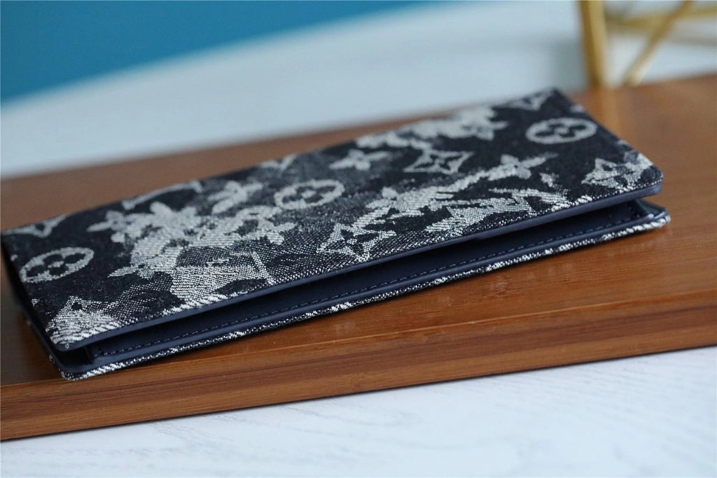 Louis Vuitton Brazza Wallet 19cm