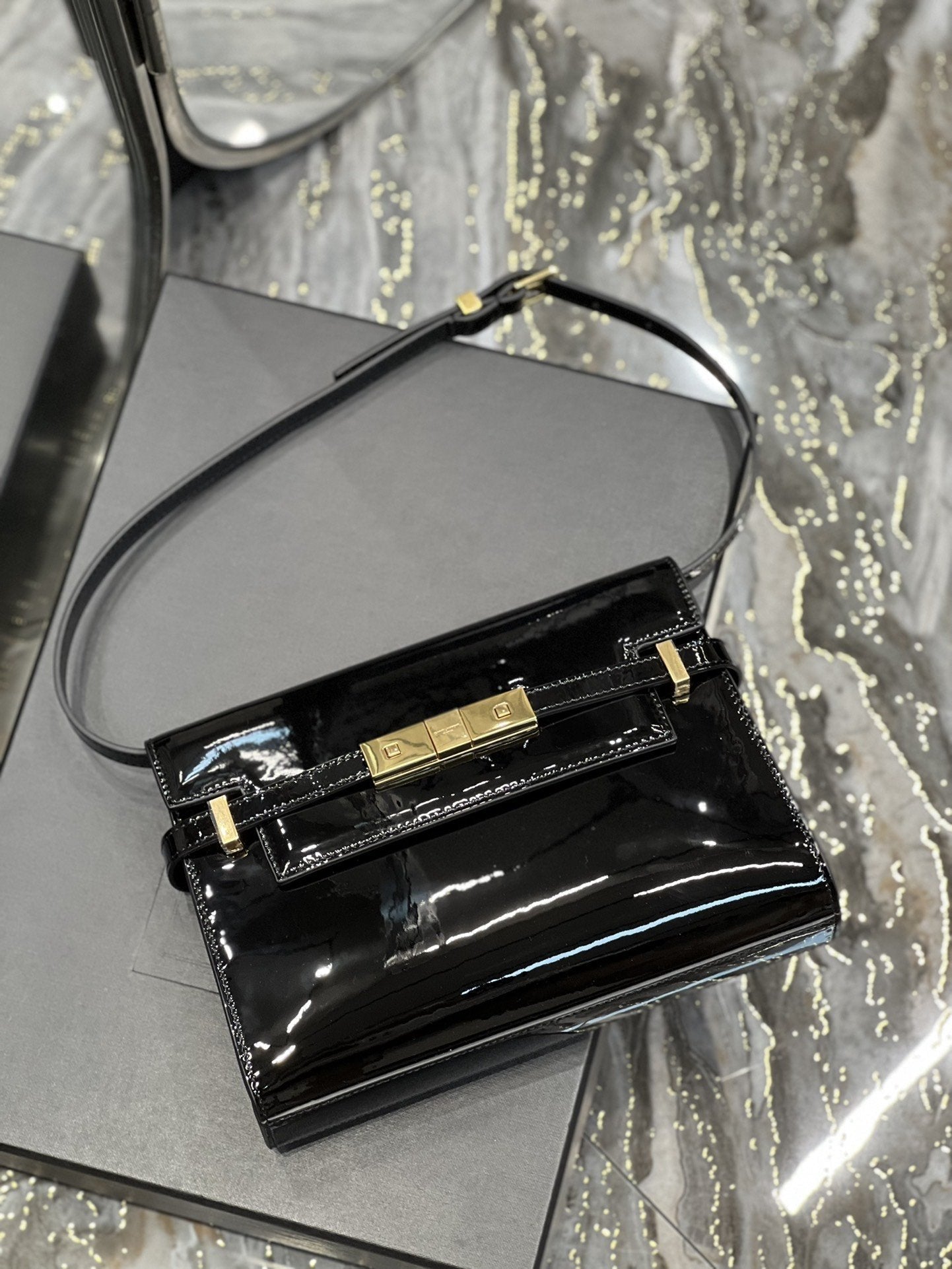 Saint Laurent Manhattan Small Shoulder Bag 24cm