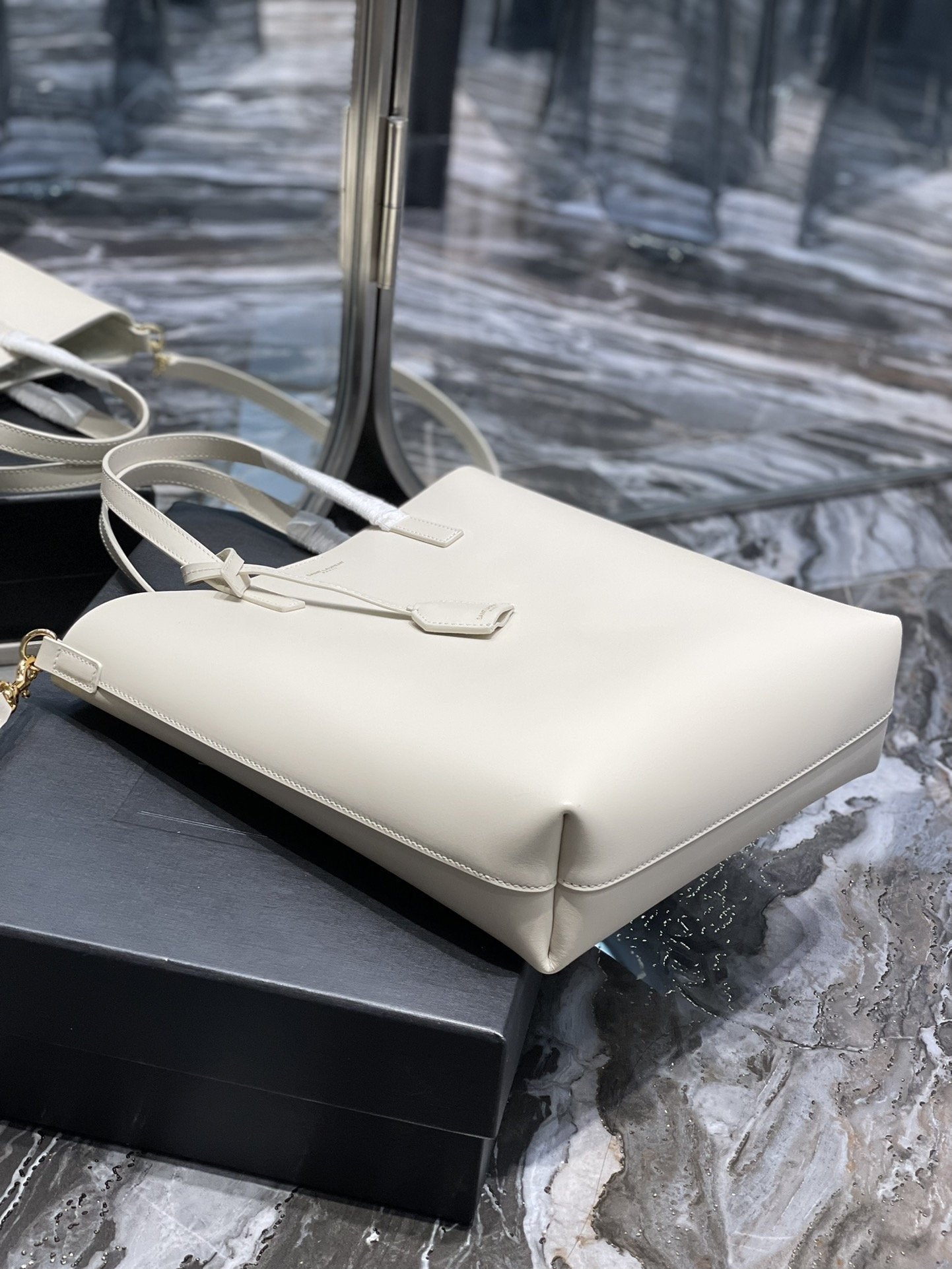 Saint Laurent Shopping Tote Bag 25cm