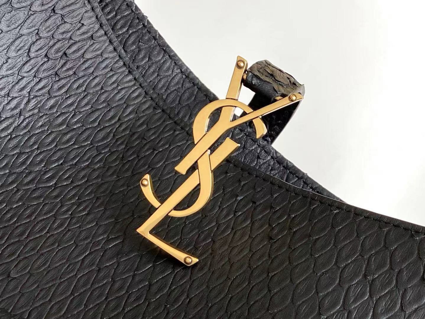 Saint Laurent LE5A7 Hobo Bag 25cm