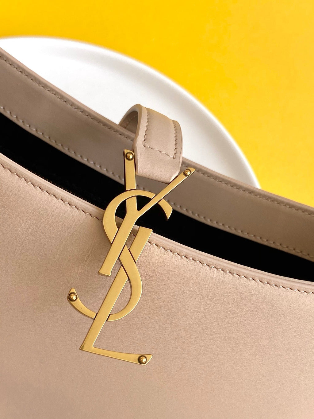 Saint Laurent LE5A7 Hobo Bag 25cm