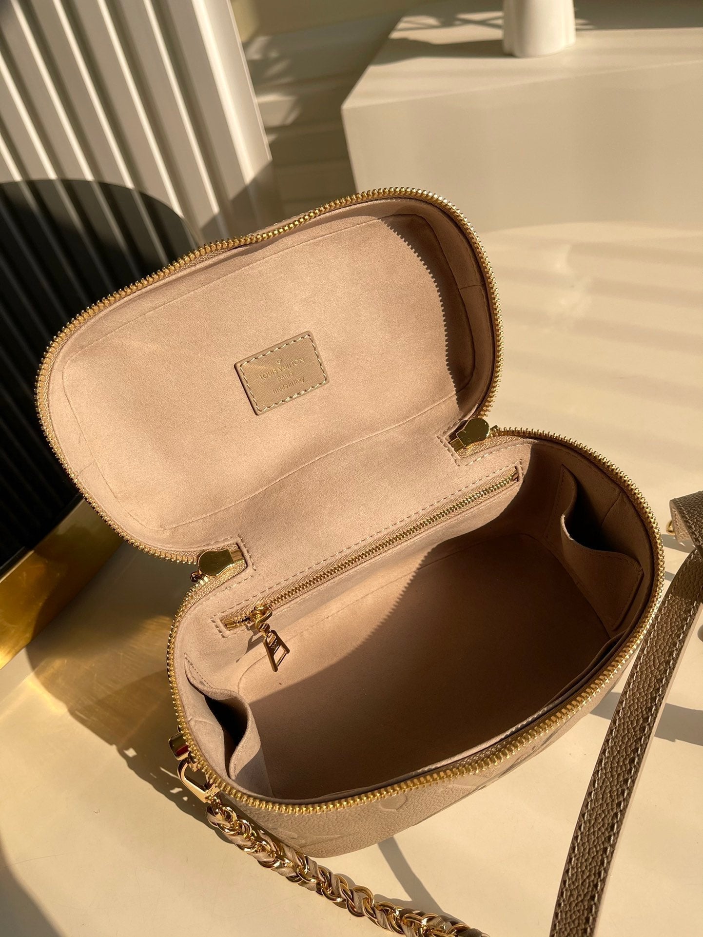Louis Vuitton Handle Bag 19cm Cream