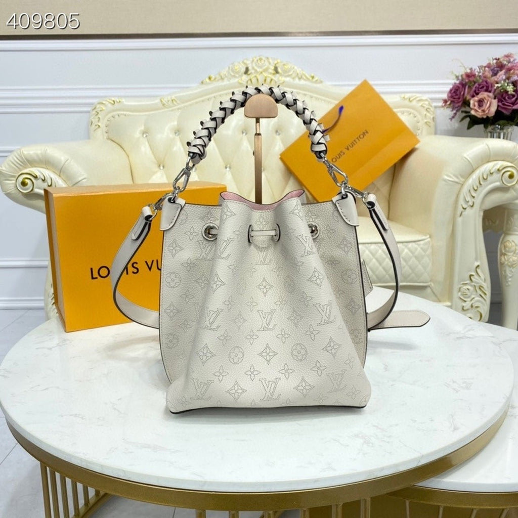 Louis Vuitton Muria Bag 22cm Mahina Calfskin Leather Spring/Summer Collection M57526 Mist