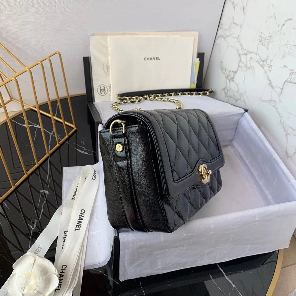Chanel Classic Flapbag Gold Hardware 23cm Black