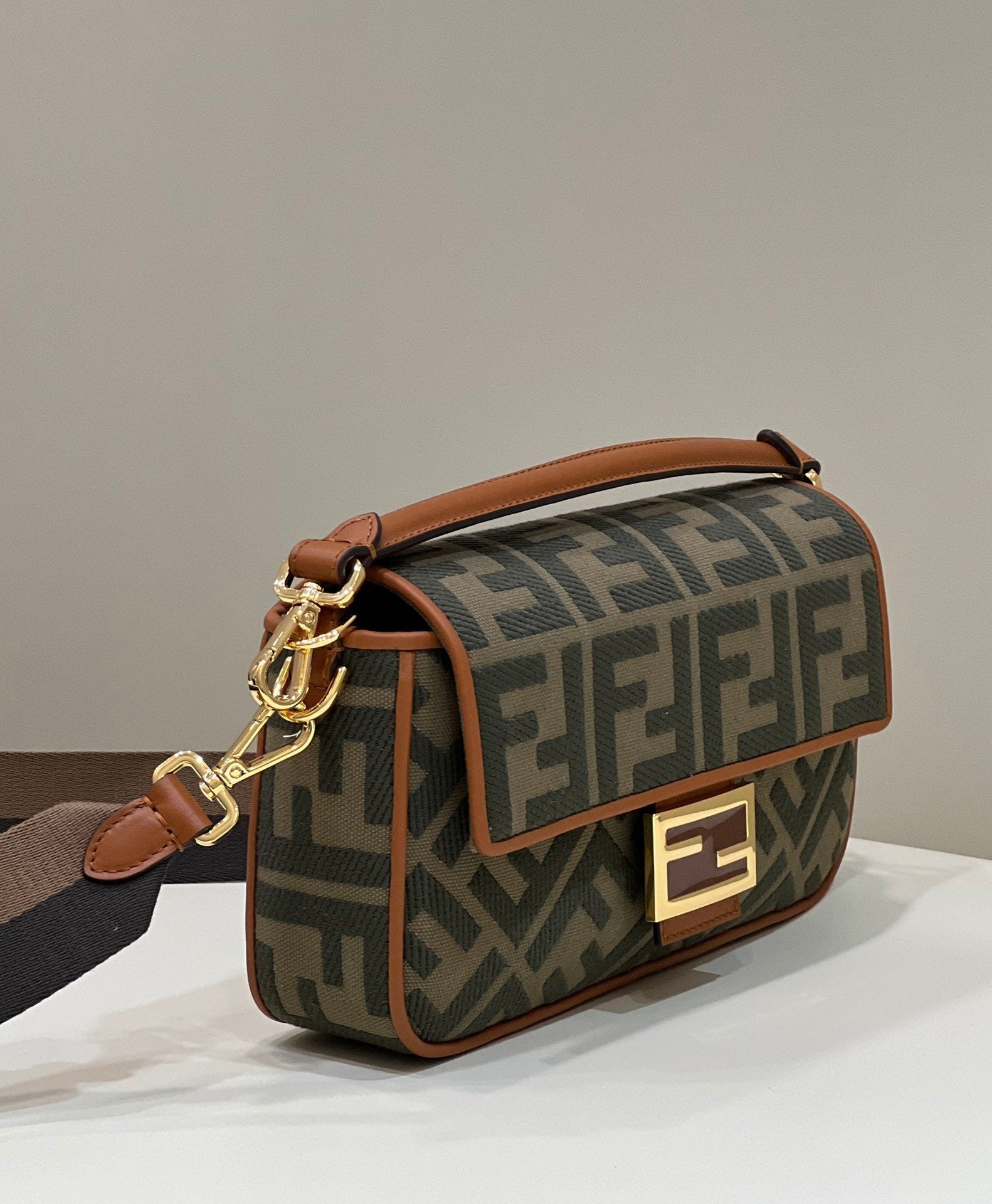 Fendi Baguette Midi 27cm Brown