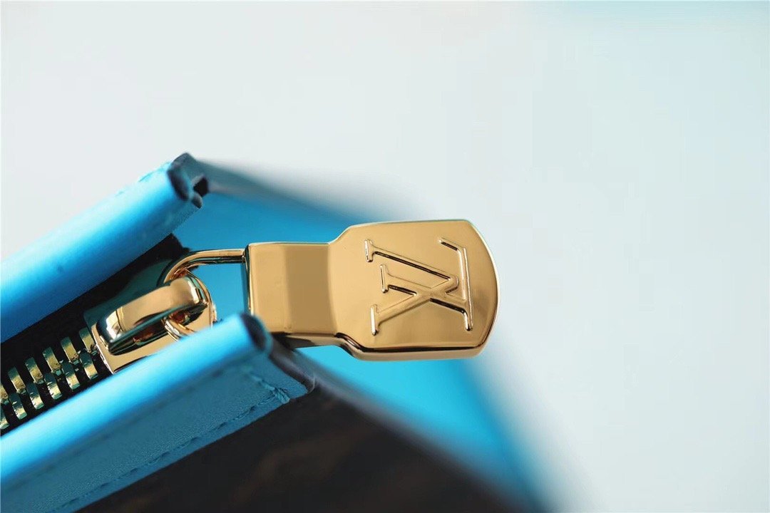 Louis Vuitton Pochette Voyage 27cm