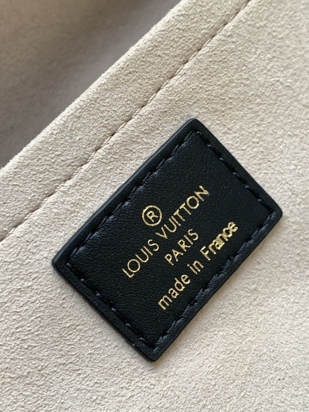 Louis Vuitton M57728 On My Side PM 30cm