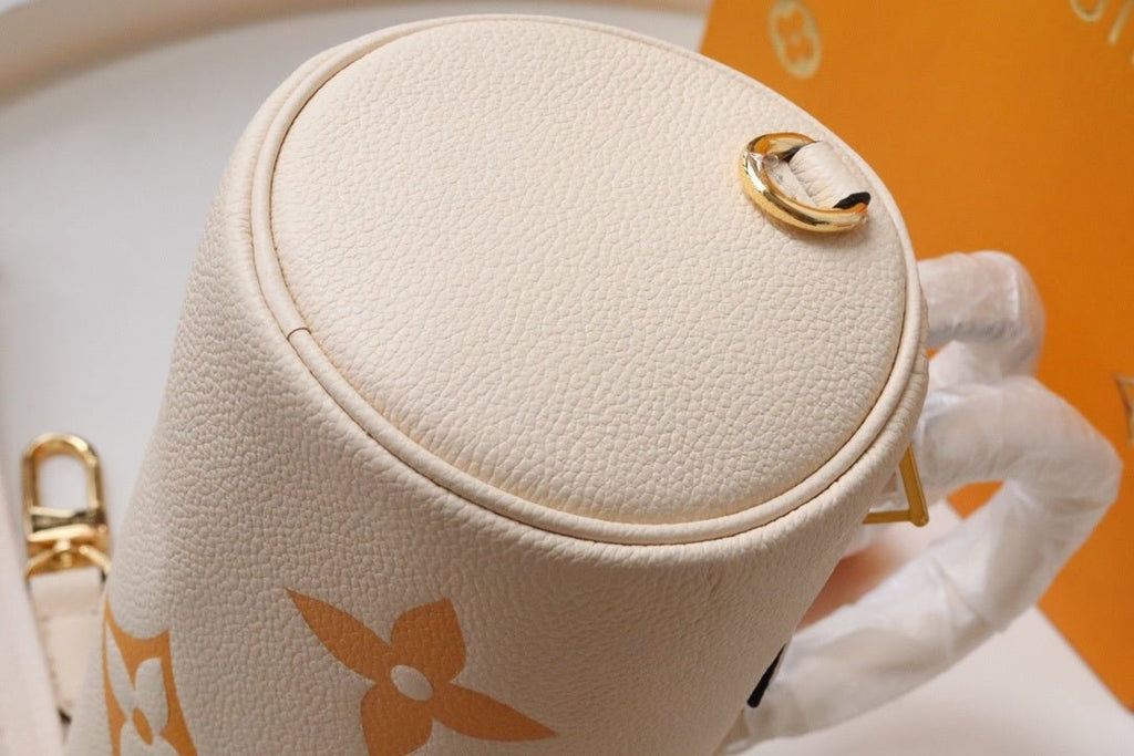 Louis Vuitton Monogram 20cm White Cream