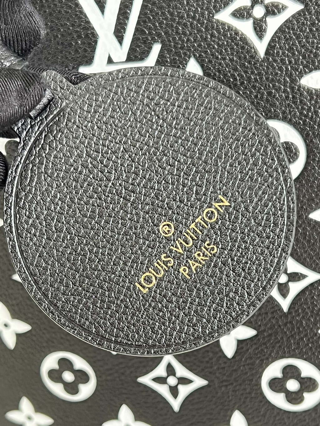 Louis Vuitton Neverfull MM Monogram Empreinte Black / White For Women, Women’s Handbags, Tote Bags 31cm LV M46103
