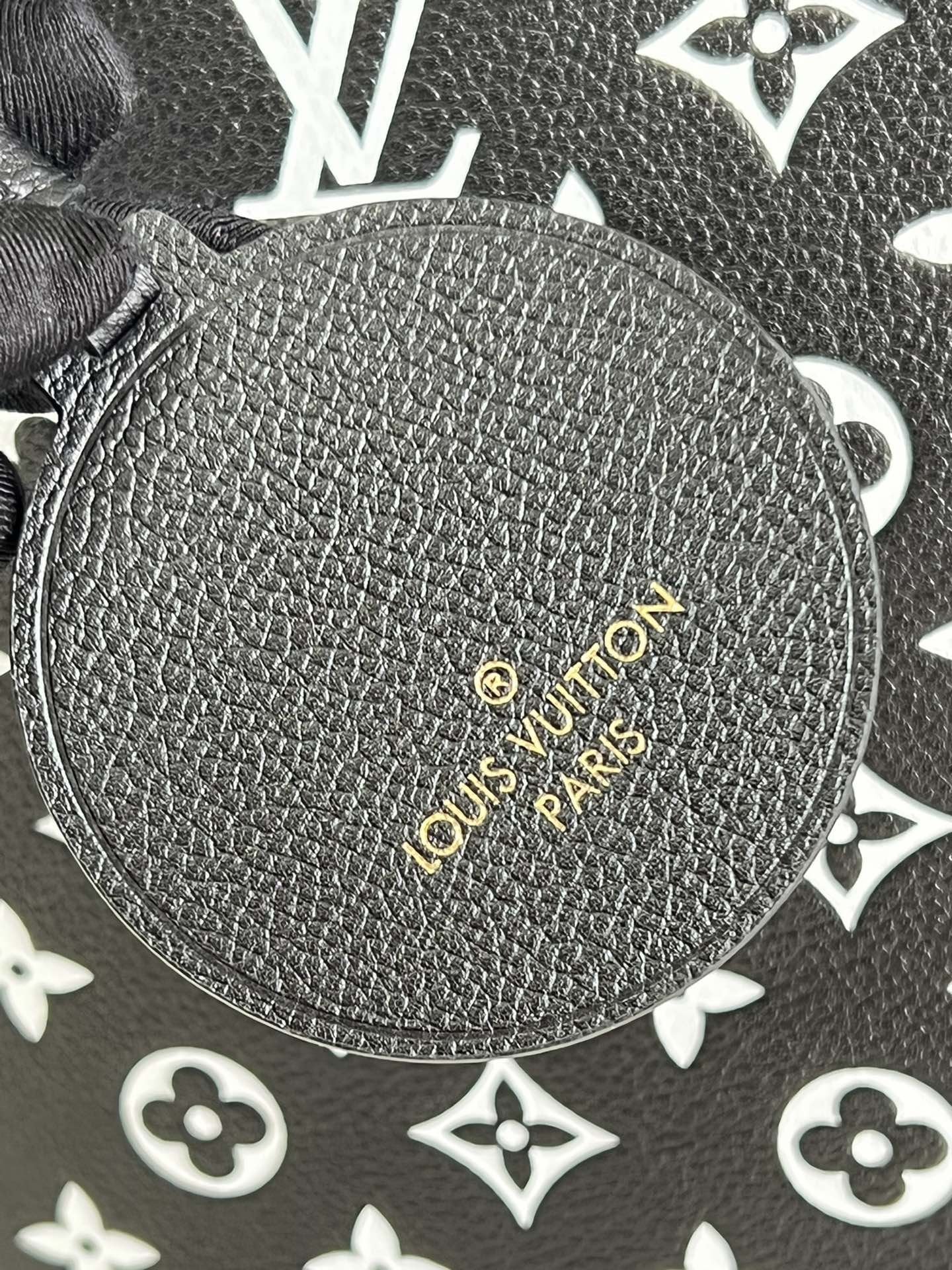 Louis Vuitton Neverfull MM Monogram Empreinte Black / White For Women, Women’s Handbags, Tote Bags 31cm LV M46103