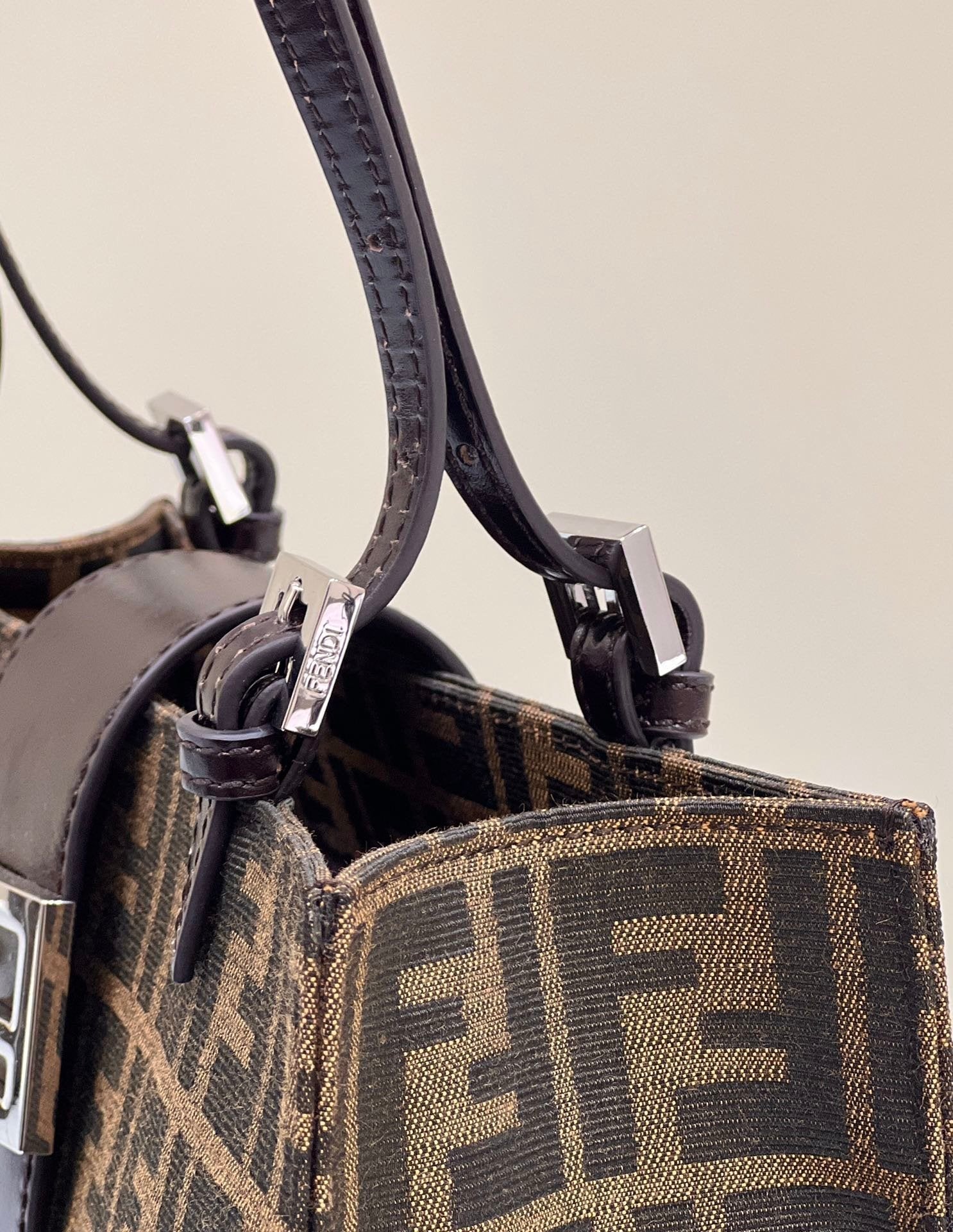 Fendi Baguette Tote 28cm Brown