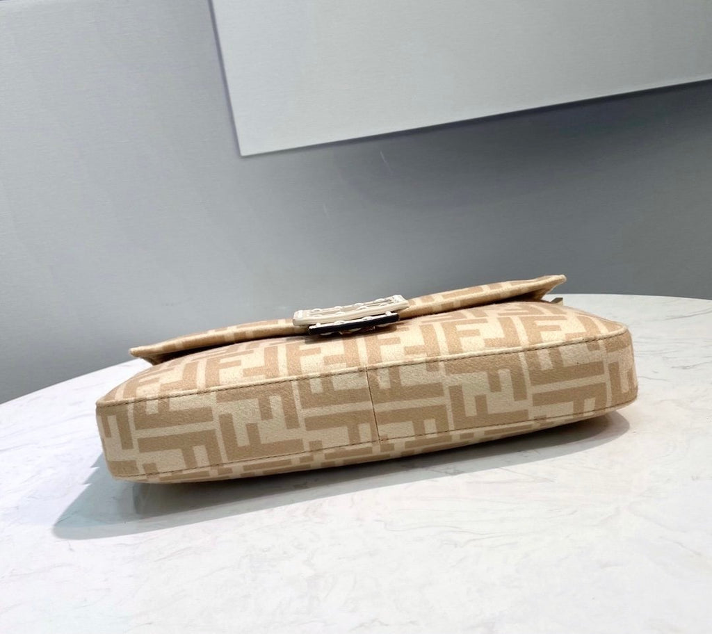 Fendi Baguette 27cm Beige