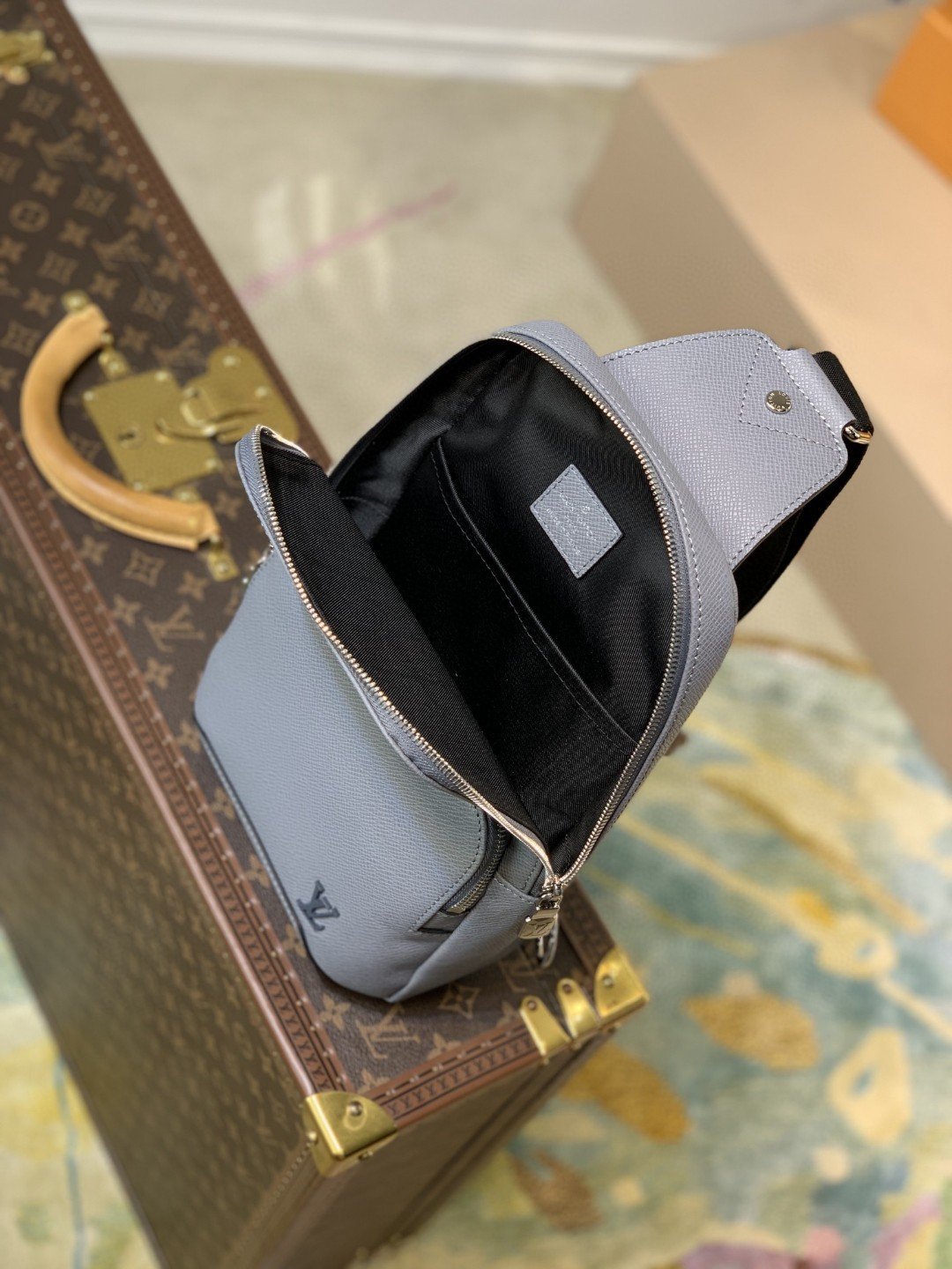 Louis Vuitton Avenue Sling Bag 31cm