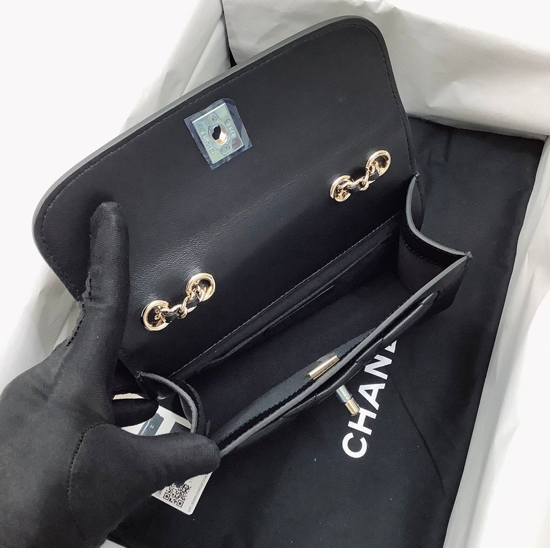 Chanel Flap Bag Mini 19cm Black