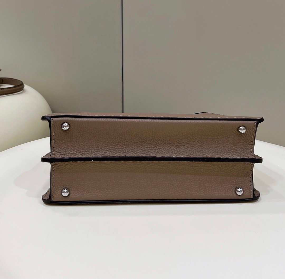 Fendi Peekaboo Iseeu Medium 33cm Brown