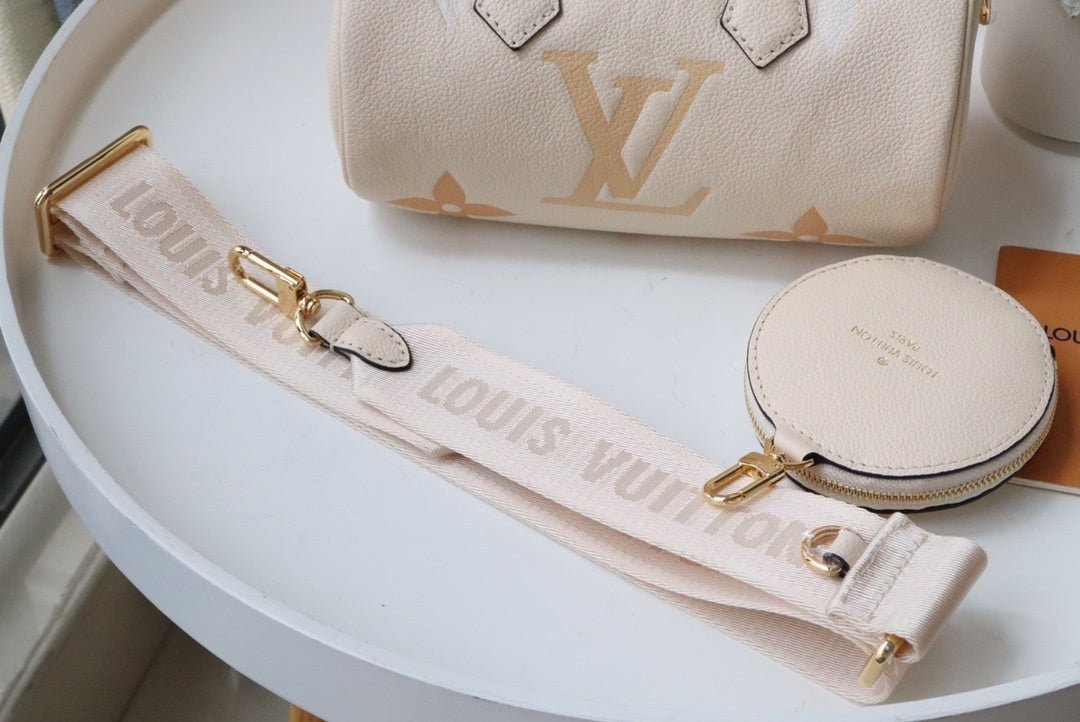 Louis Vuitton Monogram 20cm White Cream