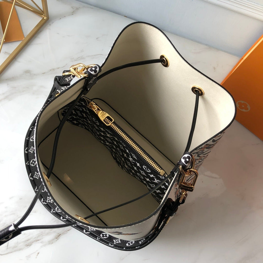 Louis Vuitton NeoNoe Bucket Bag 26cm White