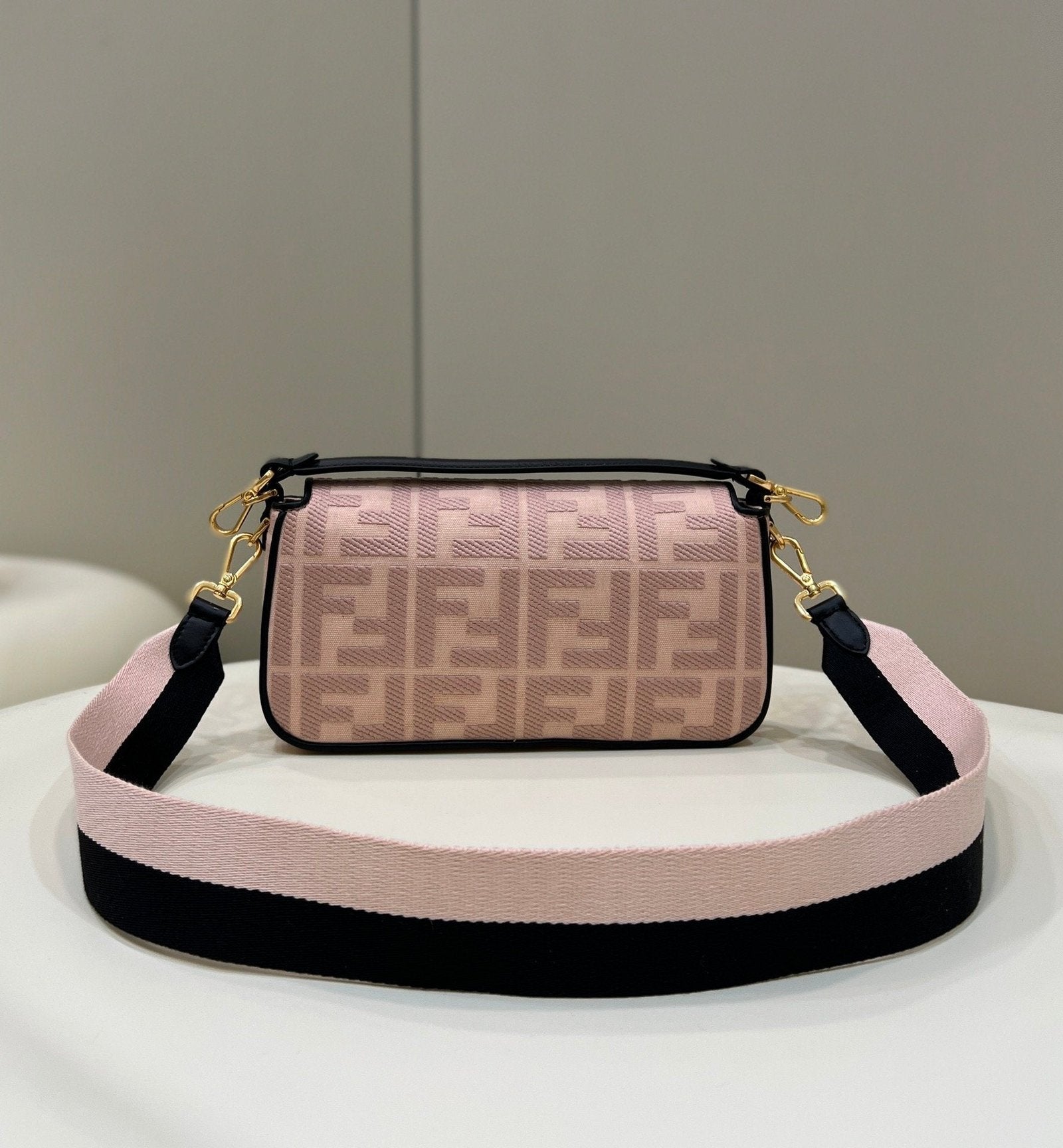 Fendi Baguette Midi 27cm Pink