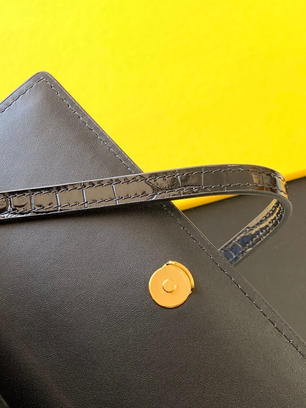 Saint Laurent Sunset Chain Bag With Gold Hardware 19cm