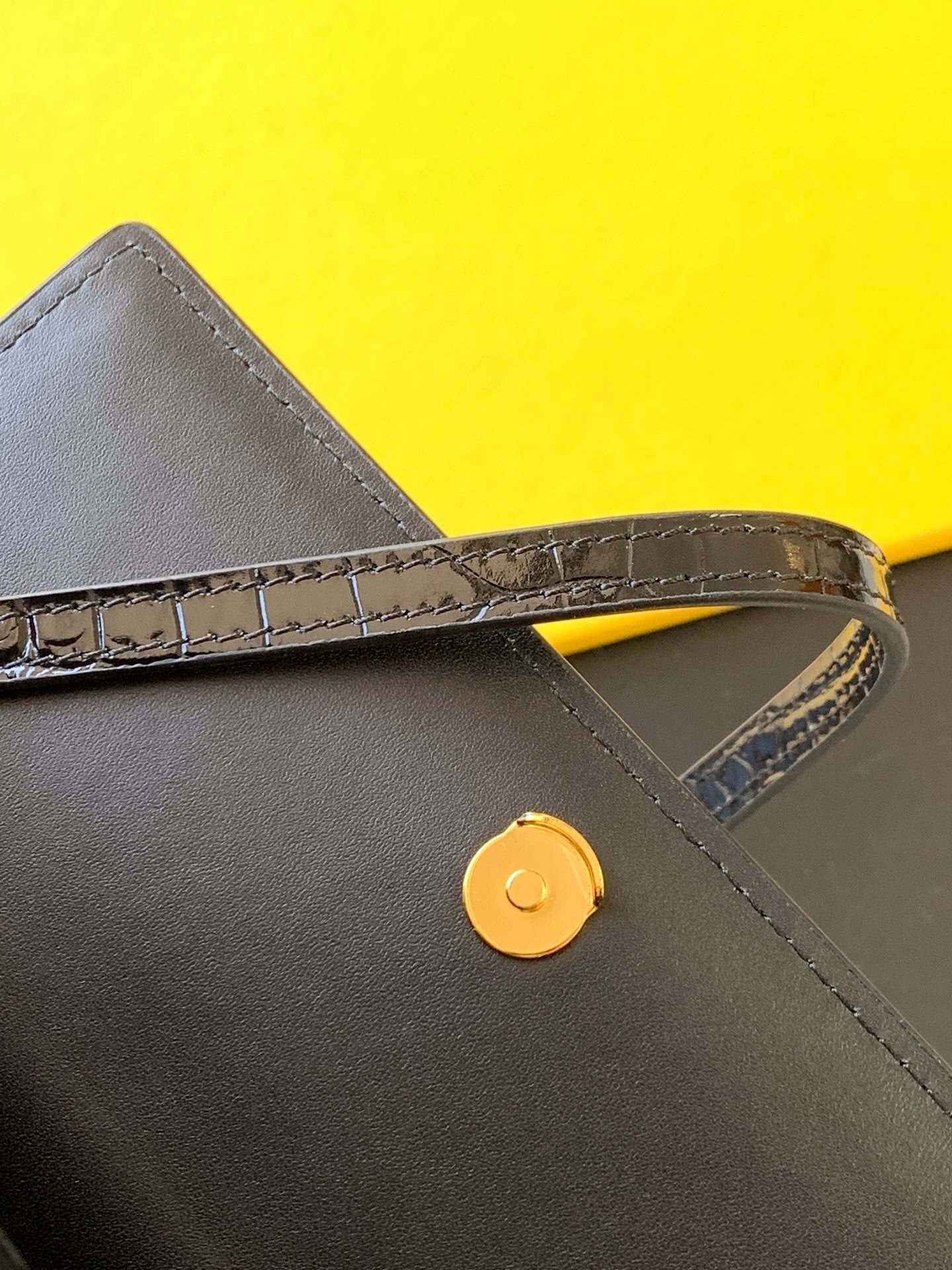 Saint Laurent Sunset Chain Bag With Gold Hardware 19cm