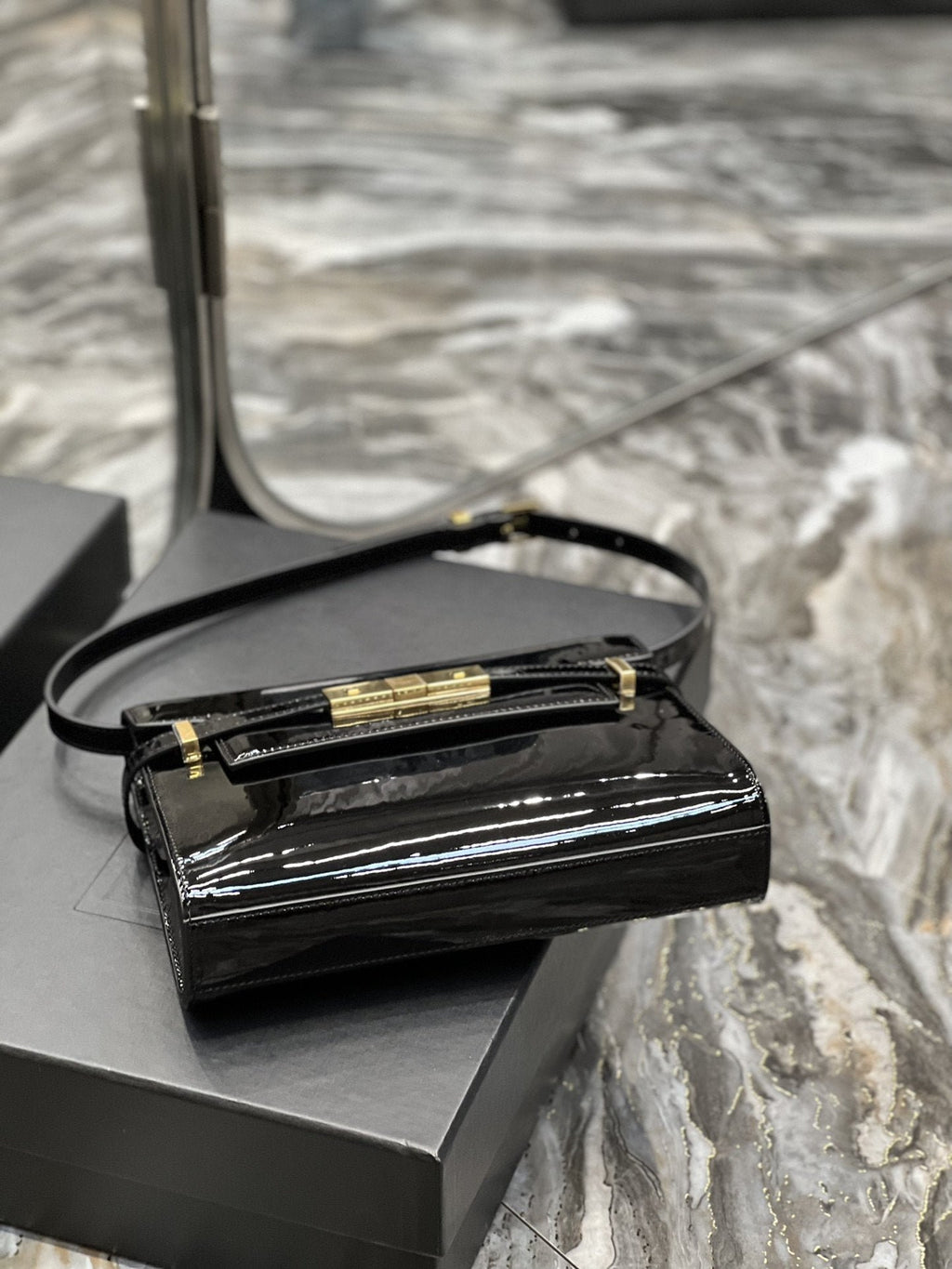 Saint Laurent Manhattan Small Shoulder Bag 24cm