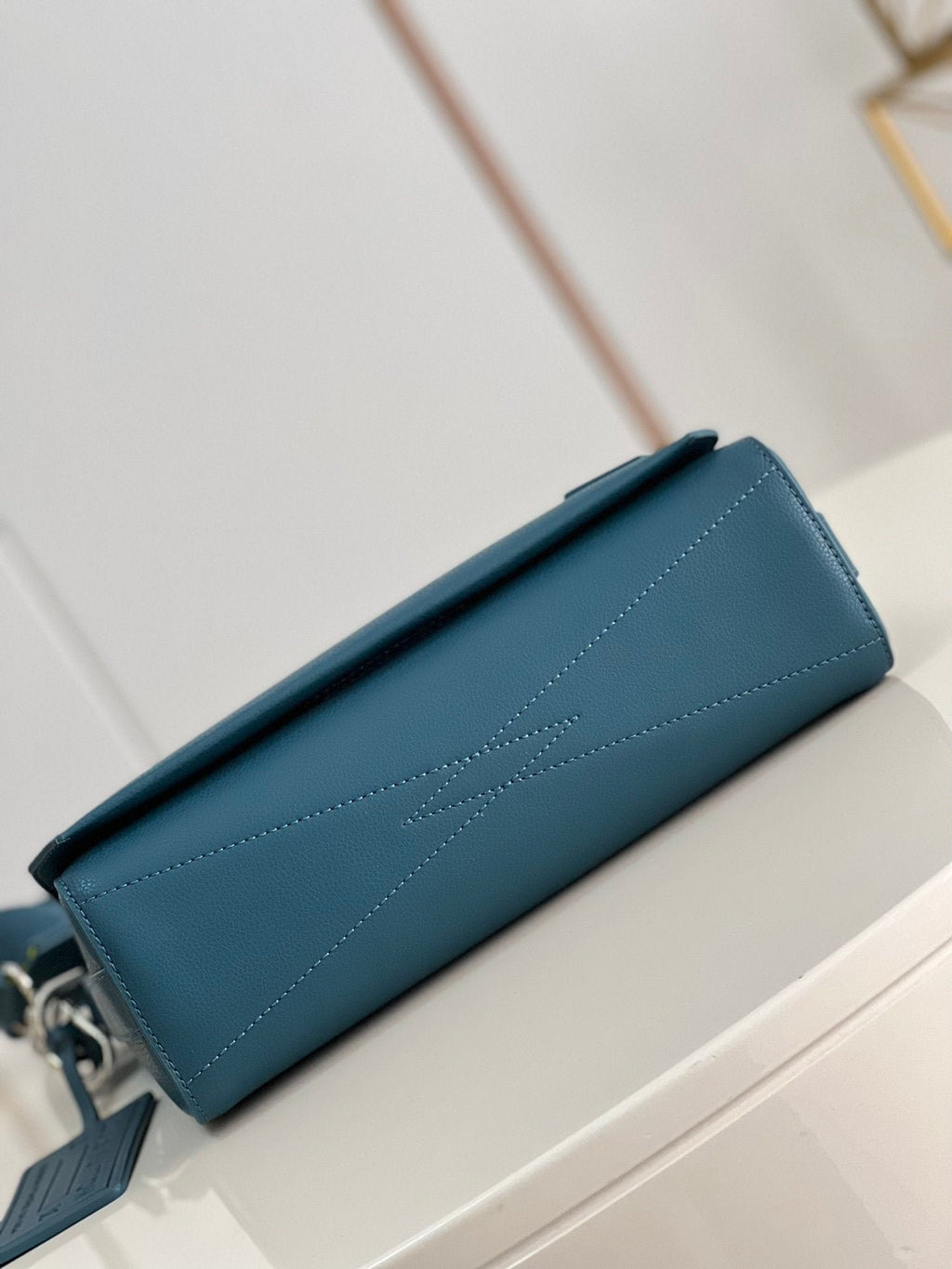 Louis Vuitton M59327 New Messenger 28cm