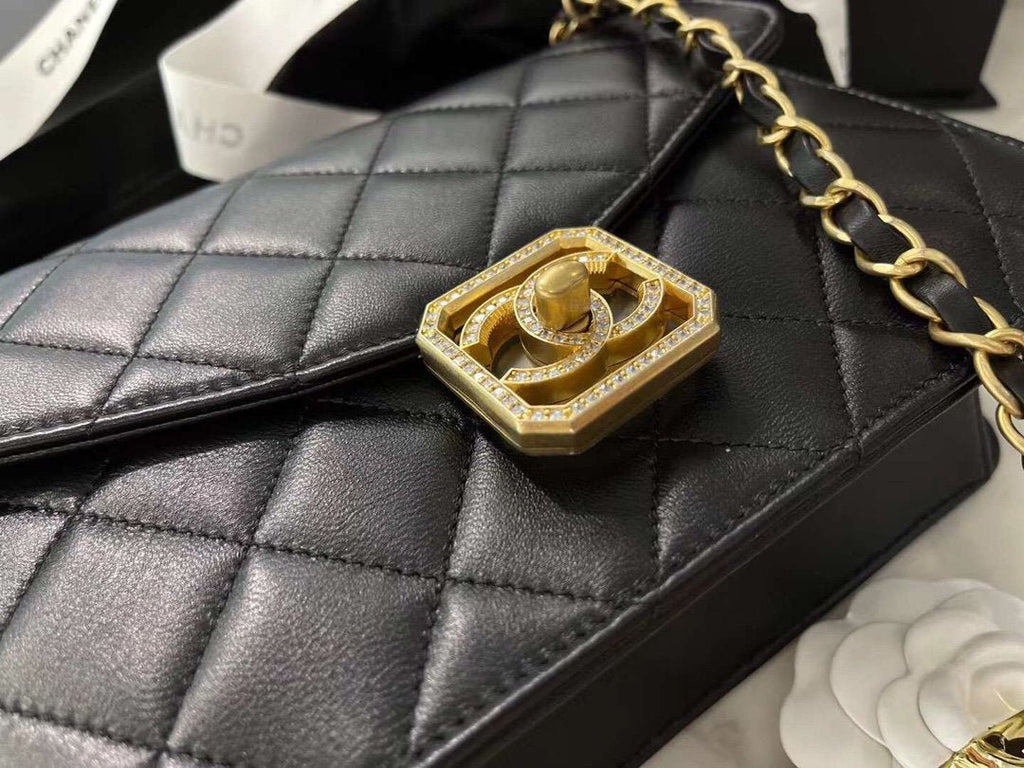 CoCo Flap Bag Chanel Sign 22cm Black