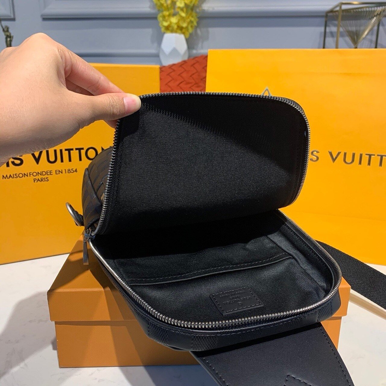 Louis Vuitton Avenue Sling Bag 32cm Damier Infini Canvas Spring/Summer Collection N41720, Black