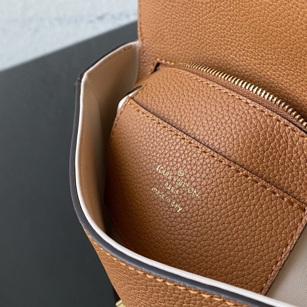 Louis Vuitton M55950 LV Point 9 22cm Brown