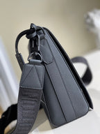 Louis Vuitton M57080 Messenger 28cm
