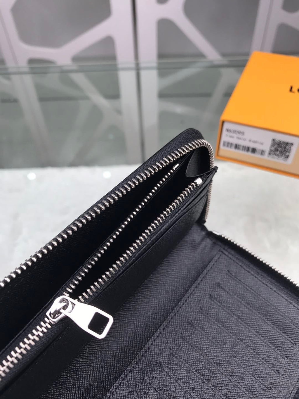 Louis Vuitton Zippy Vertical Wallet 20cm