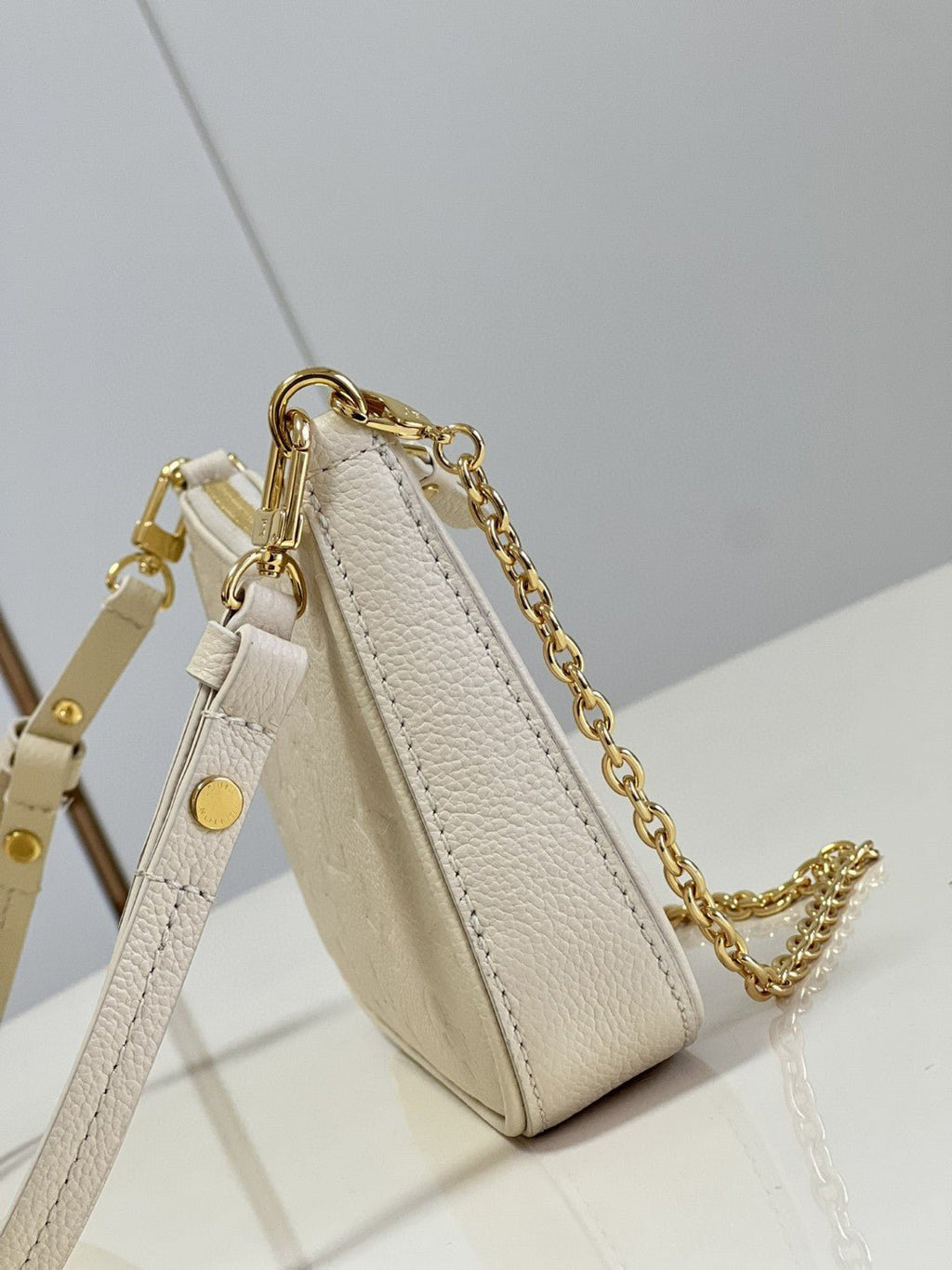Louis Vuitton M80349 Easy Pouch On Strap 19cm