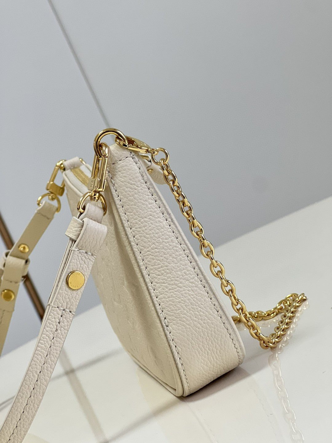 Louis Vuitton M80349 Easy Pouch On Strap 19cm