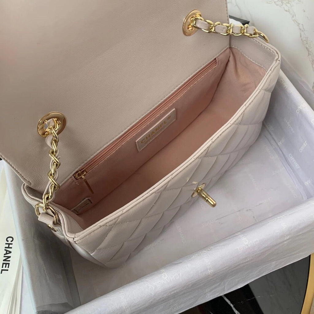 Chanel Classic Flapbag Gold Hardware 23cm
