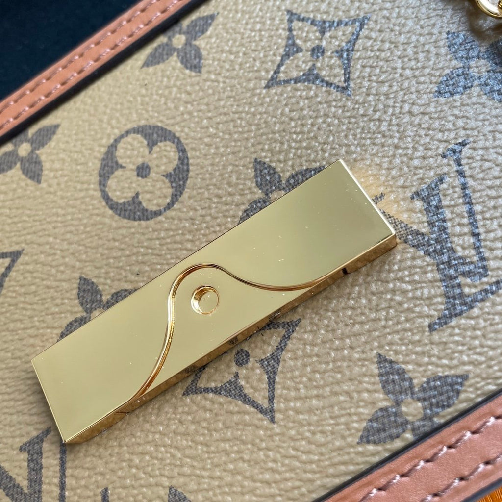 Louis Vuitton Dauphine Chain Wallet Combines Monogram And Monogram Reverse Canvas By Nicolas Ghesquière For Women, Women’s Wallet 19cm LV M68746