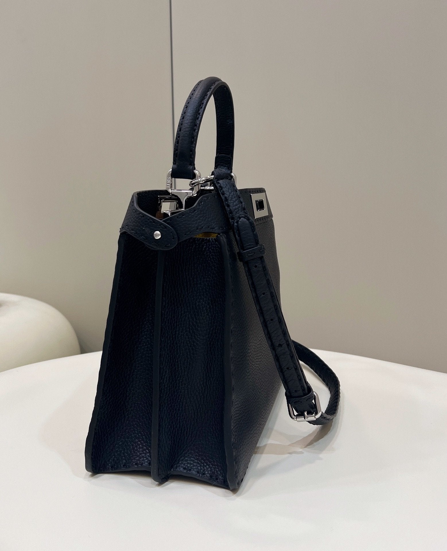 Fendi Peekaboo Iseeu Medium 33cm Black