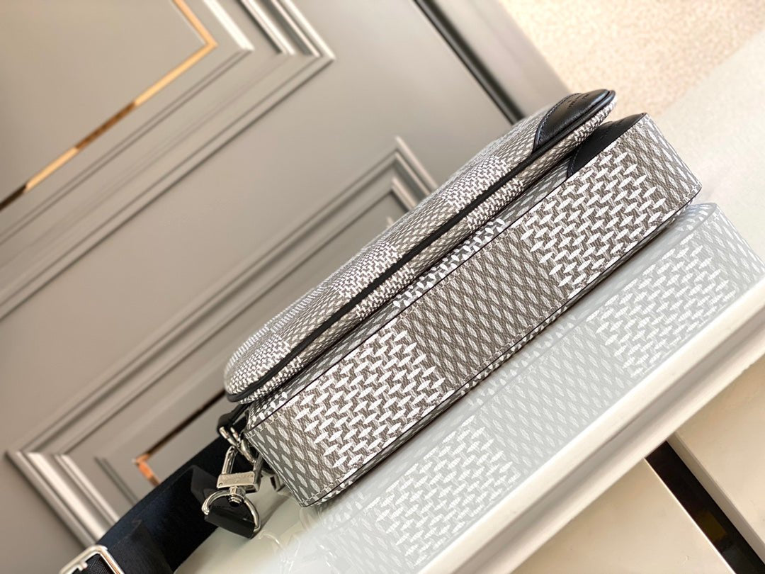 Louis Vuitton Trio Messenger 25cm