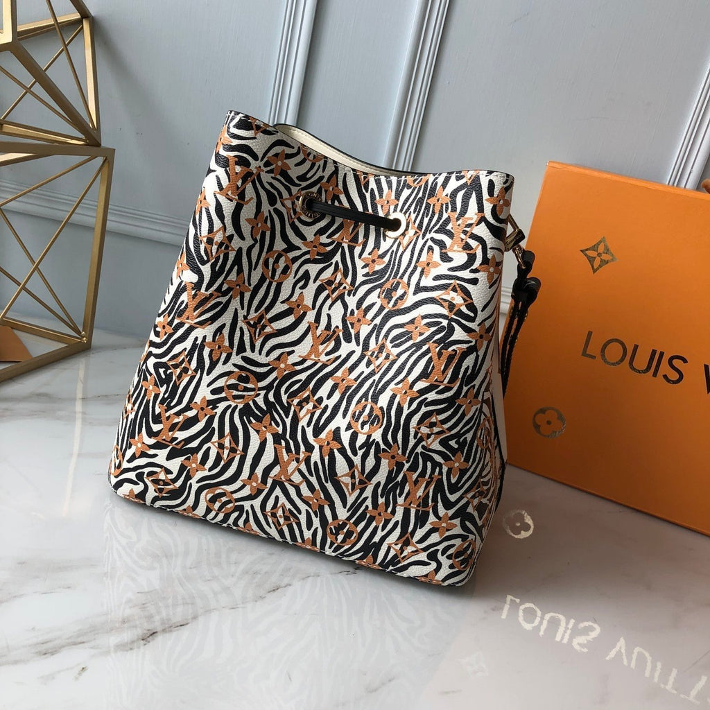 Louis Vuitton NeoNoe Bucket Bag 26cm White