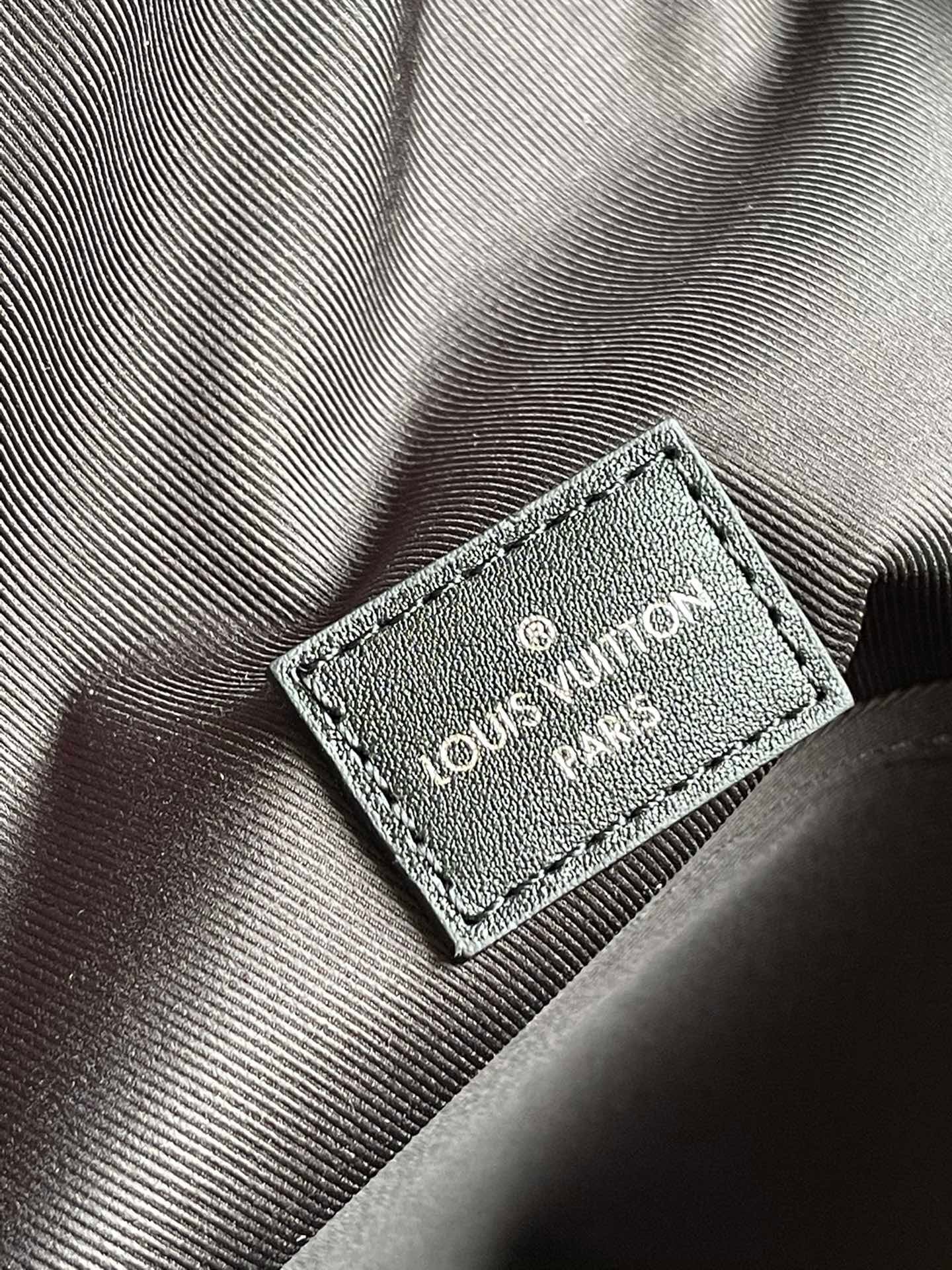 Louis Vuitton N50009 Campus Backpack 39cm