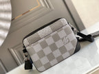 Louis Vuitton Trio Messenger 25cm