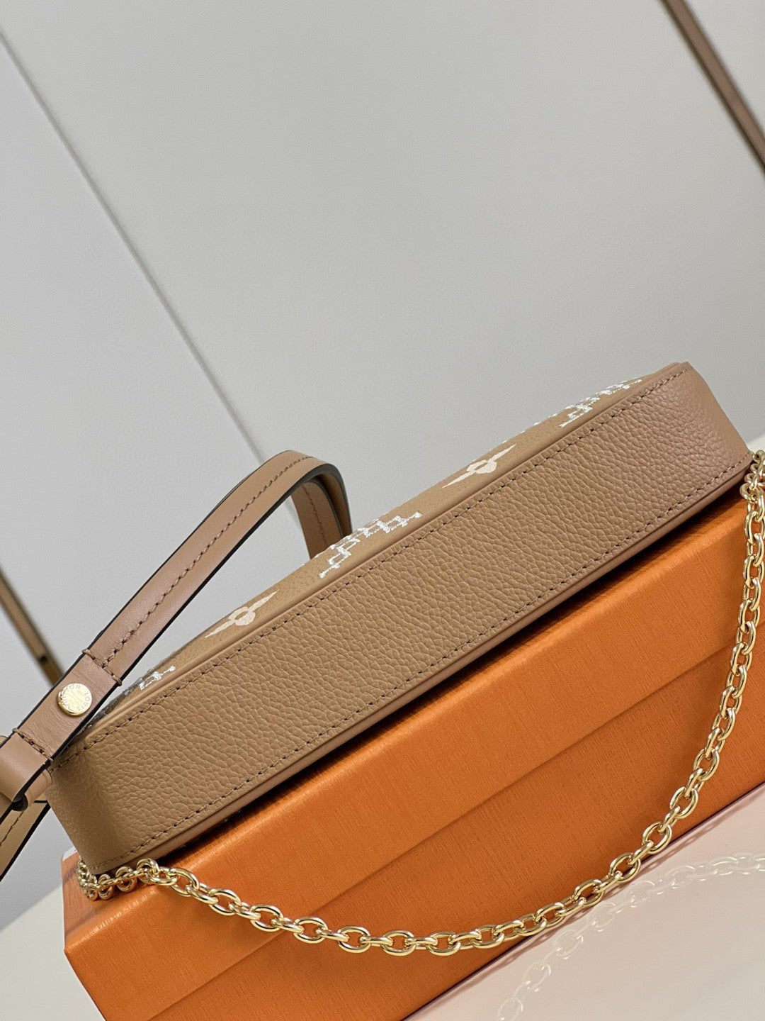 Louis Vuitton M80349 Easy Pouch On Strap 19cm Brown