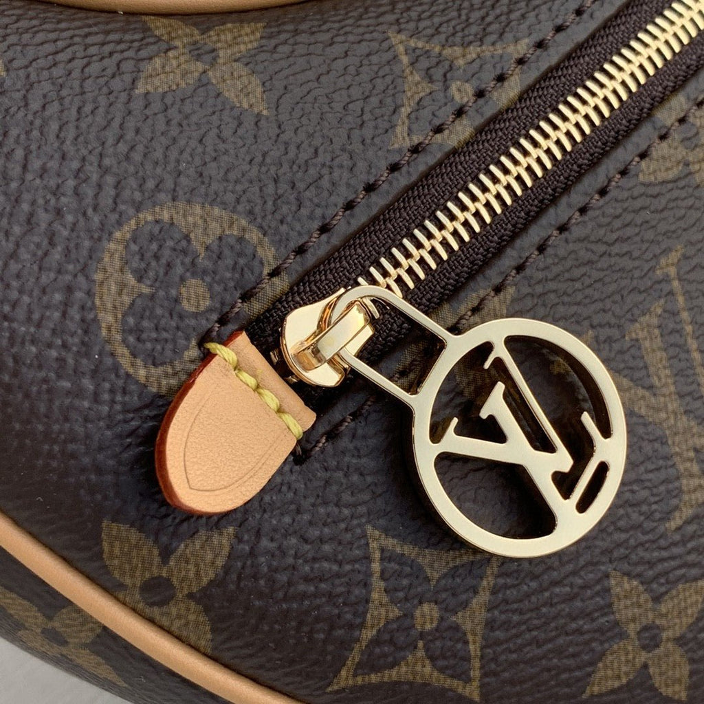 Louis Vuitton M81098 Loop 24cm Brown