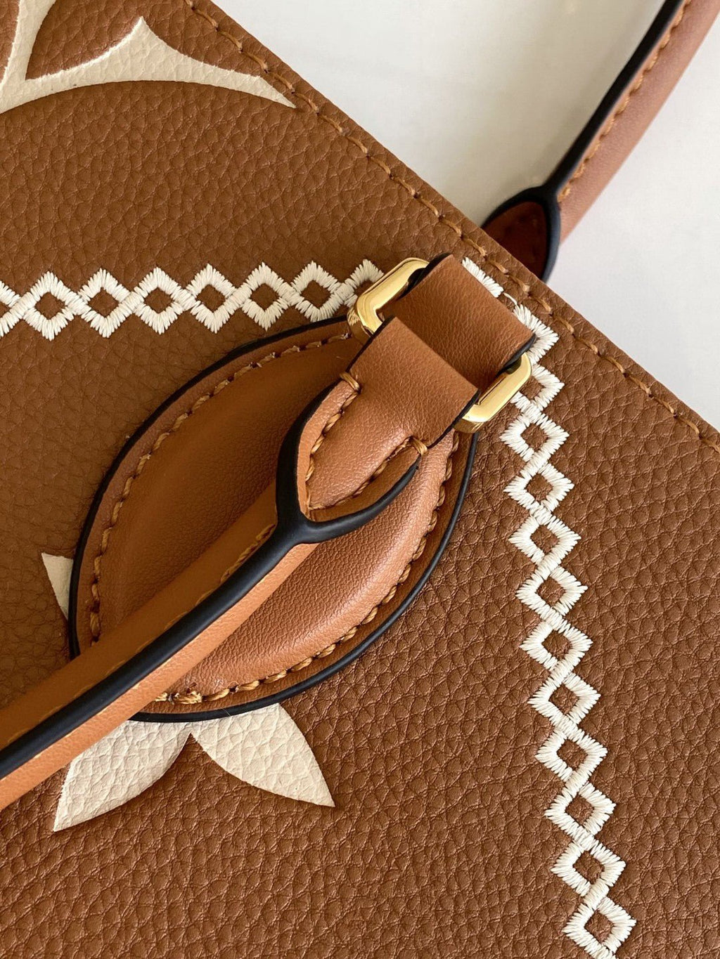 Louis Vuitton M45595 Onthego MM 35cm Brown