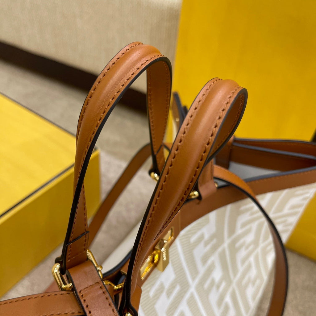Fendi Peekaboo X-tote Bag 41cm Beige
