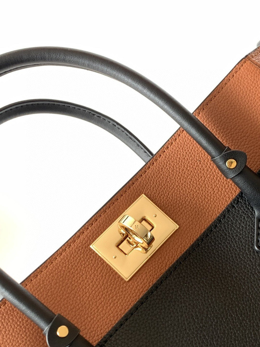 Louis Vuitton M57728 On My Side PM 30cm Black