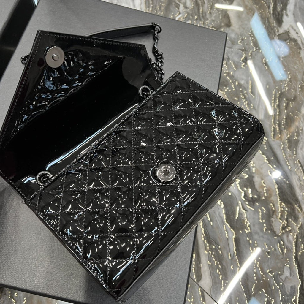Saint Laurent Envelope Bag 21cm