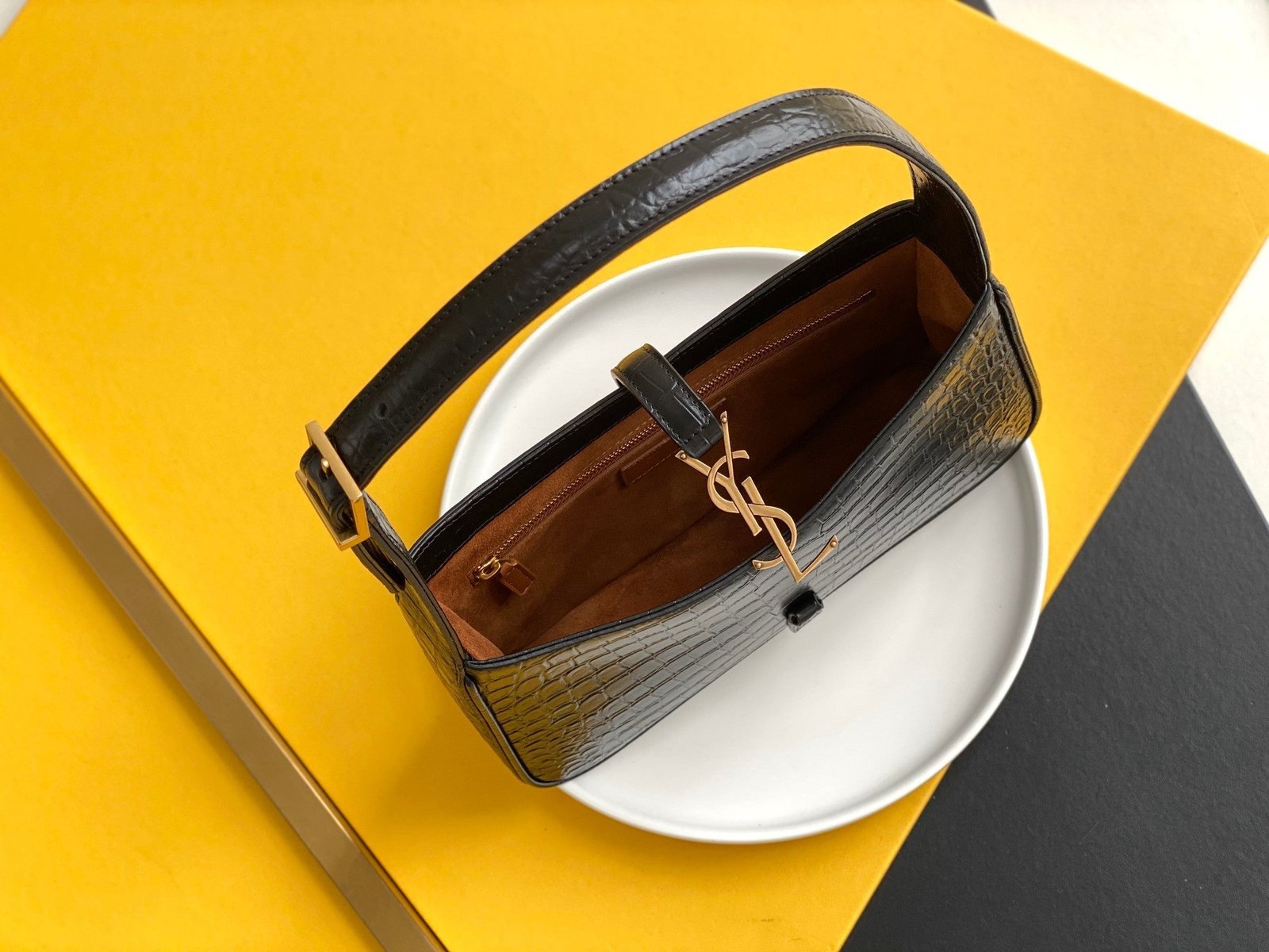 Saint Laurent LE5A7 Hobo Bag 25cm
