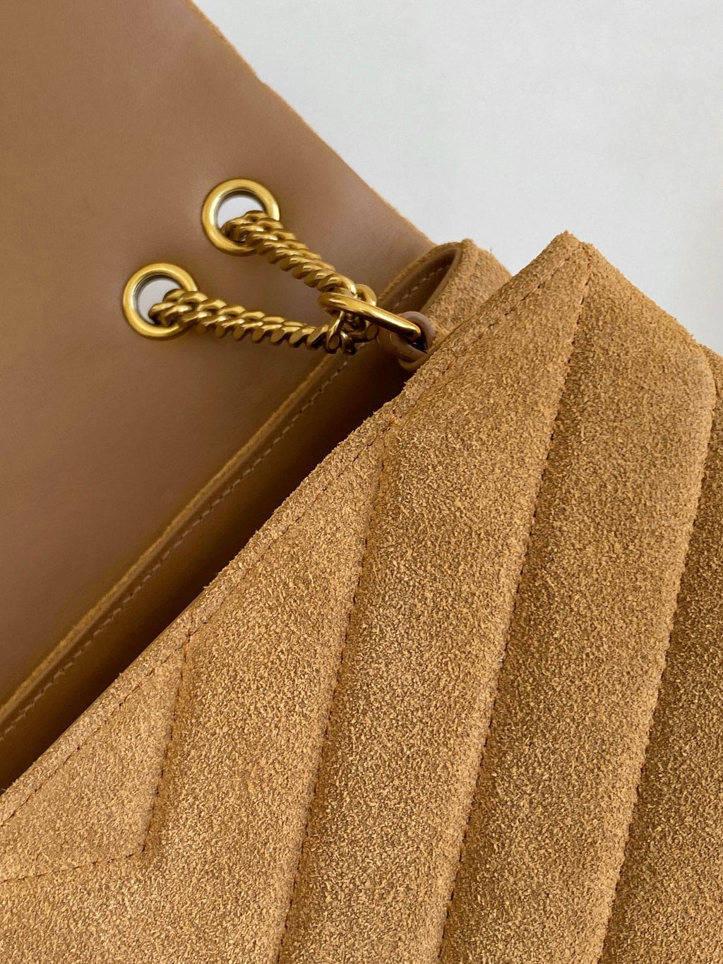 Saint Laurent Loulou Small Chain Bag With Gold Hardware 25cm