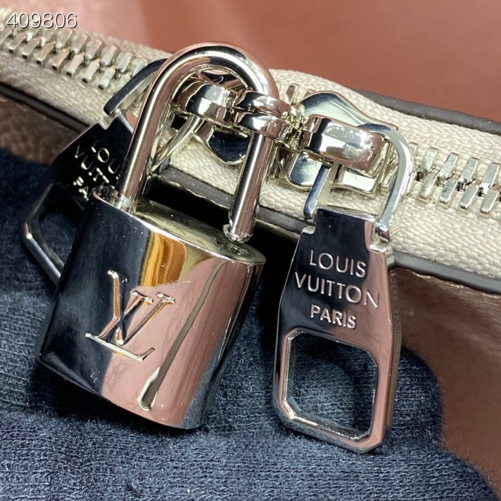Louis Vuitton Muria Bag 22cm Mahina Calfskin Leather Spring/Summer Collection M57526 Mist
