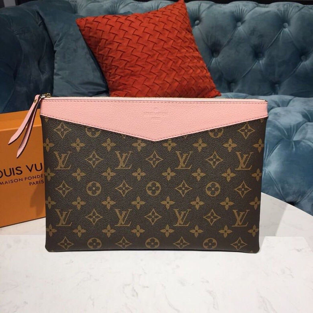 Louis Vuitton Daily Pouch Bag 30cm Monogram Canvas Spring/Summer Collection M62942, Rose Poudre
